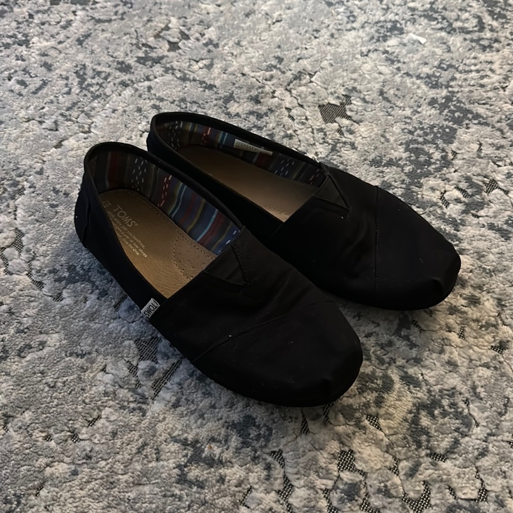 TOMS SIZE 11